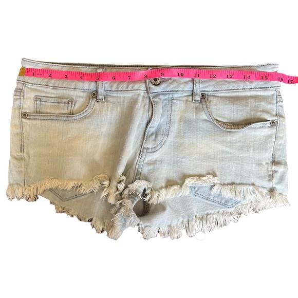 Bullhead Black Size 5 Washed Light Blue Cutoff Jean Shorts Fringe - Picture 3 of 10